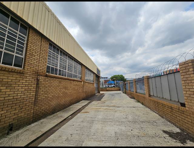 1,880M² WAREHOUSE TO LET IN MEADOWDALE